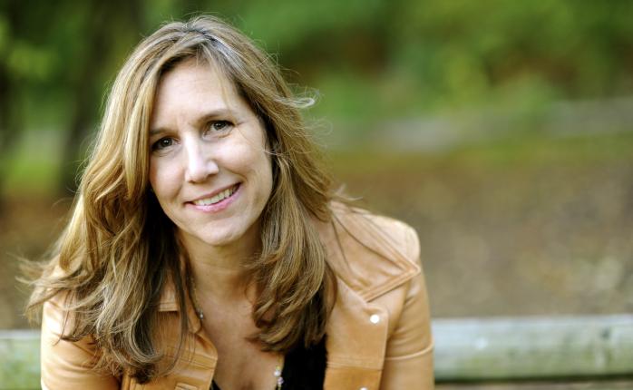 5 QUESTIONS WITH ANGELA PERELLI